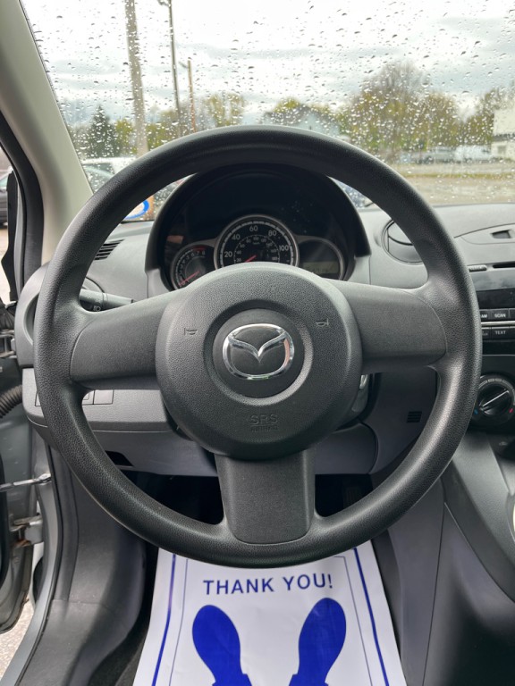 2013 Mazda Mazda2 Image 9