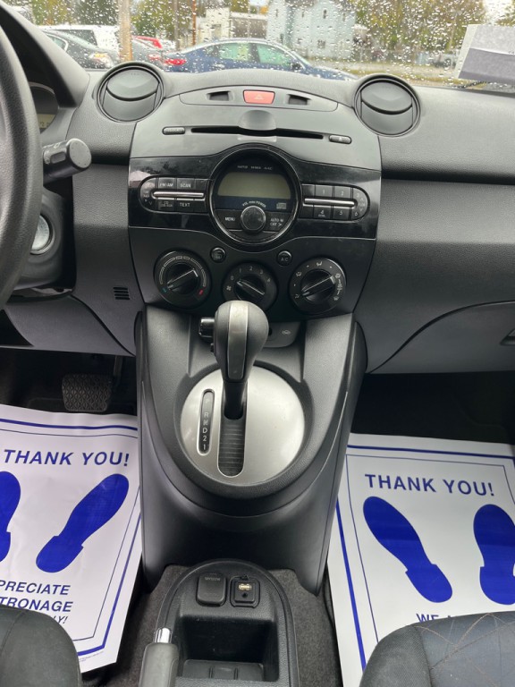 2013 Mazda Mazda2 Image 10