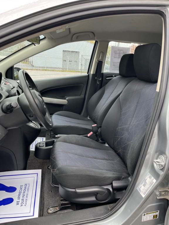 2013 Mazda Mazda2 Image 11