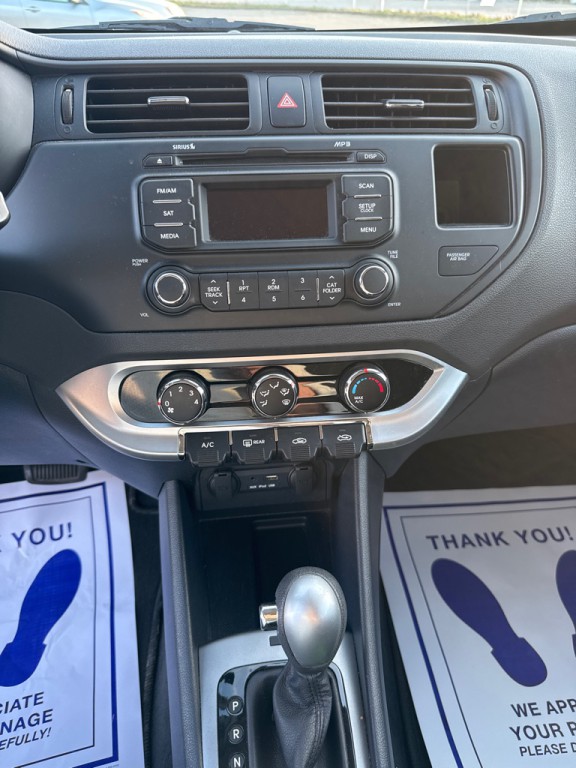 2015 Kia Rio Image 8