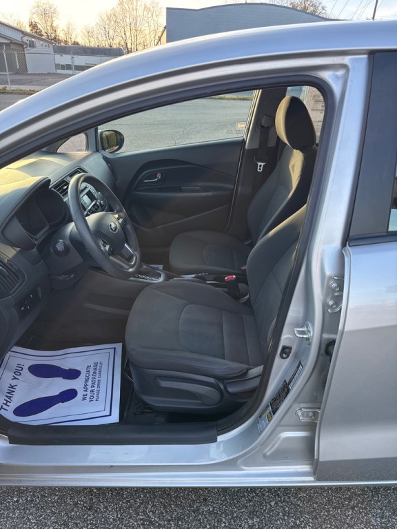 2015 Kia Rio Image 9