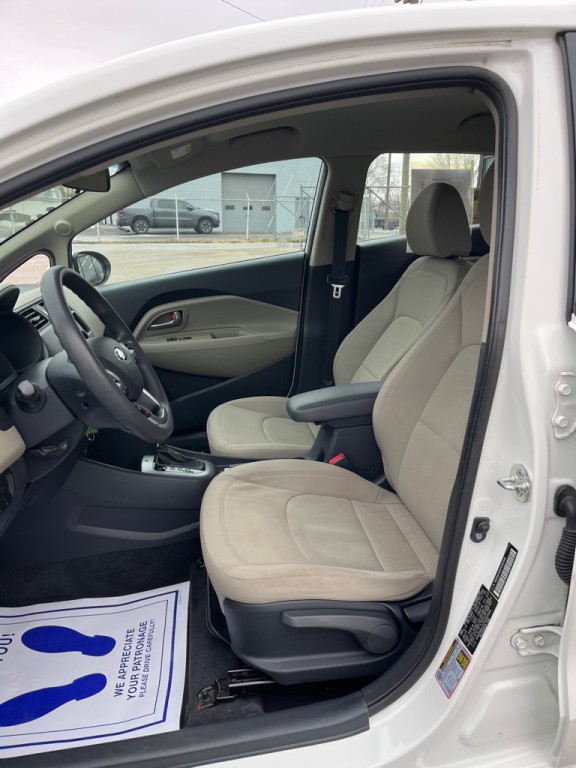 2015 Kia Rio Image 11