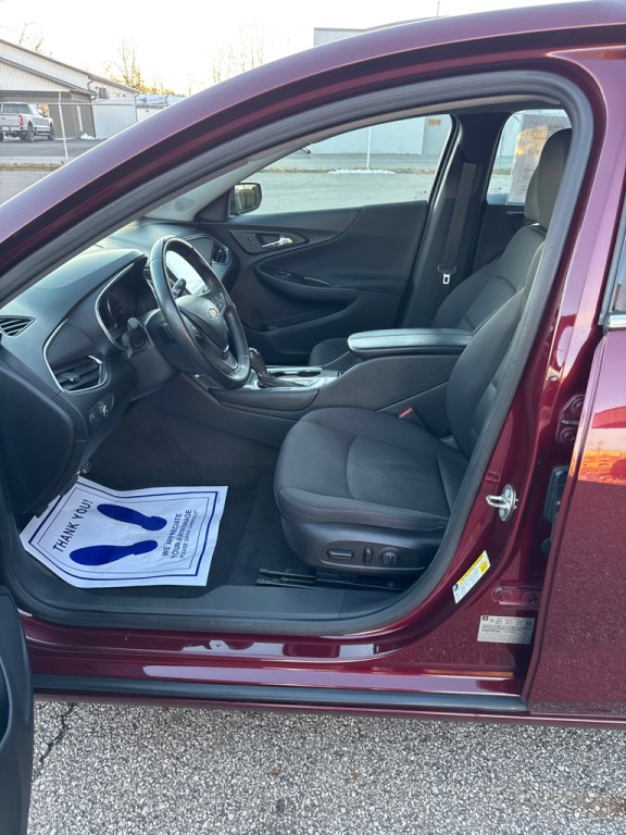 2016 Chevrolet Malibu Image 9