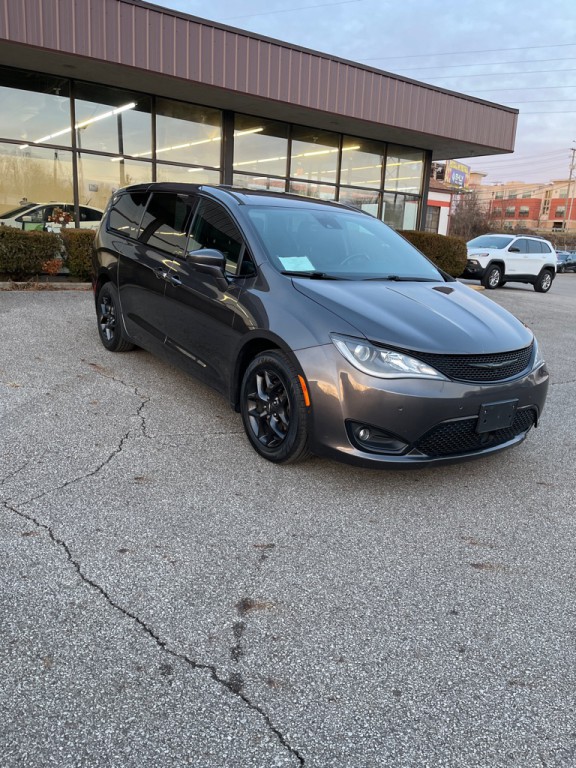 2019 Chrysler Pacifica Image 1