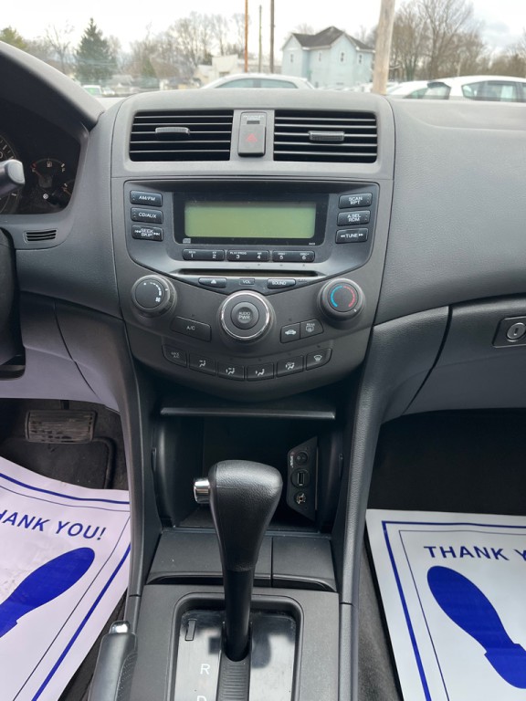 2004 Honda Accord Image 10