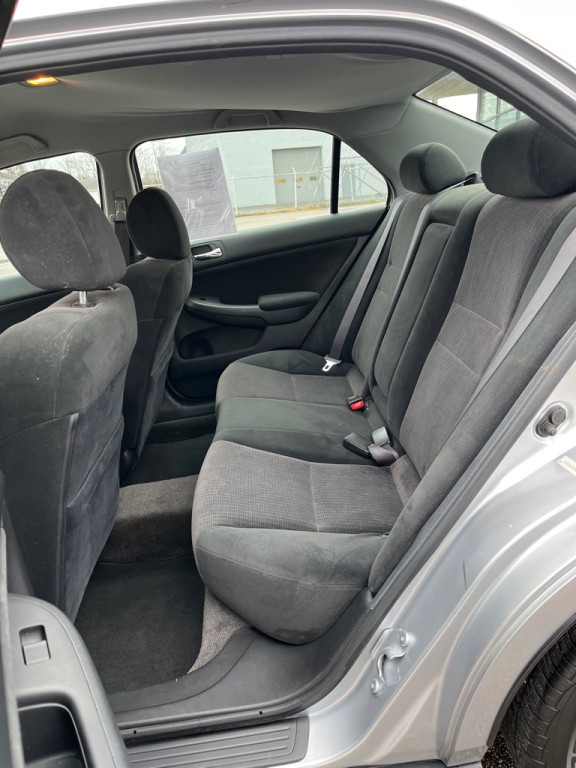 2004 Honda Accord Image 12