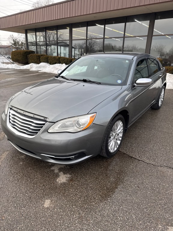 2011 Chrysler 200 Image 3