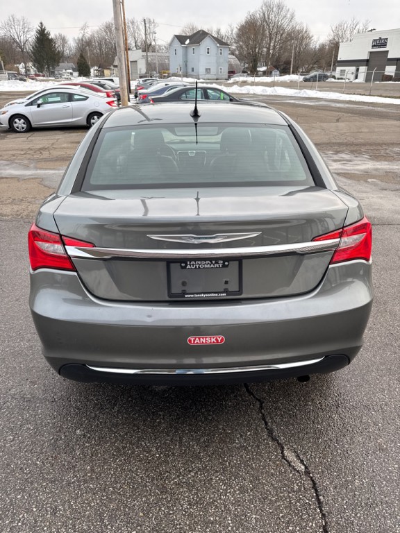 2011 Chrysler 200 Image 5