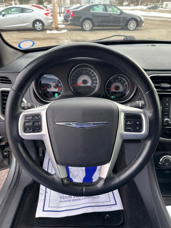 2011 Chrysler 200 Image 7