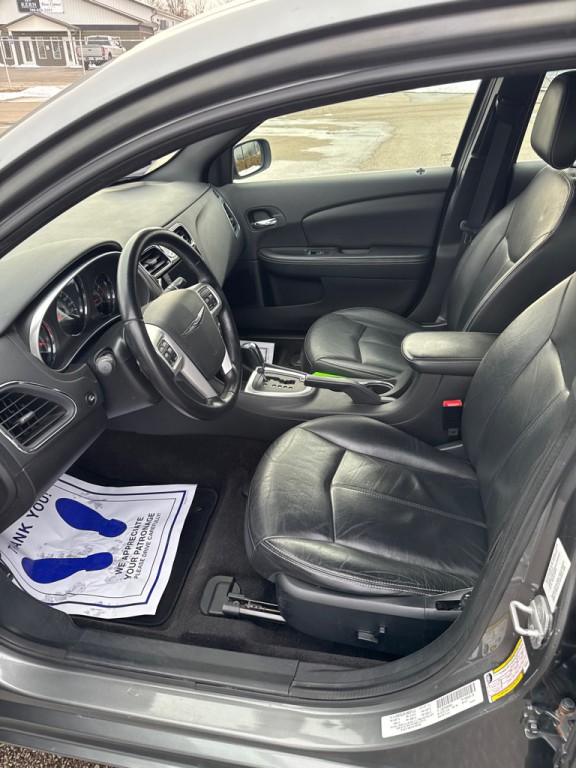 2011 Chrysler 200 Image 9