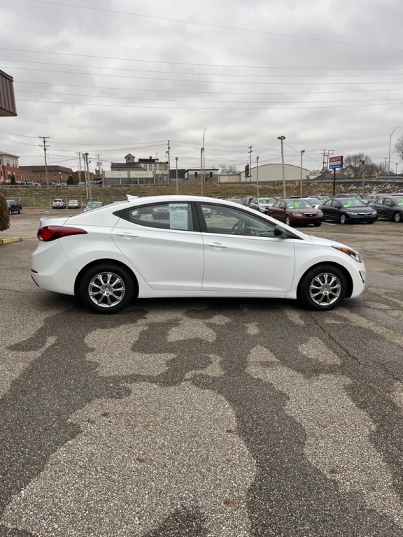 2016 Hyundai Elantra Image 8