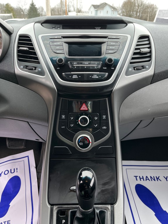 2016 Hyundai Elantra Image 10