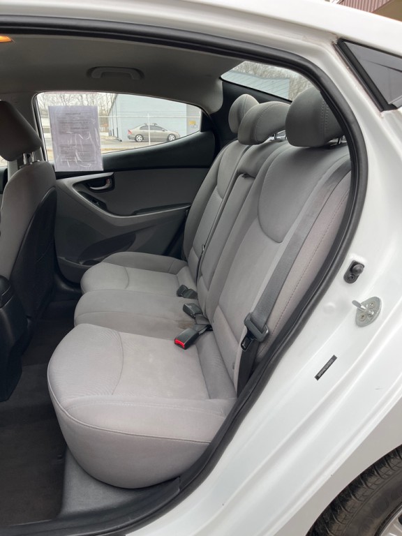 2016 Hyundai Elantra Image 12