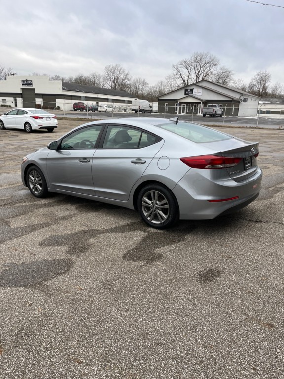 2017 Hyundai Elantra Image 5
