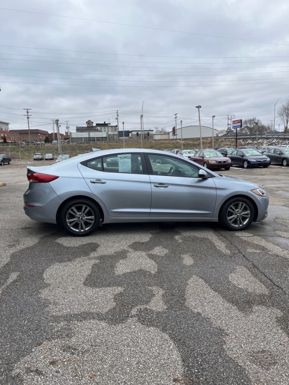 2017 Hyundai Elantra Image 8