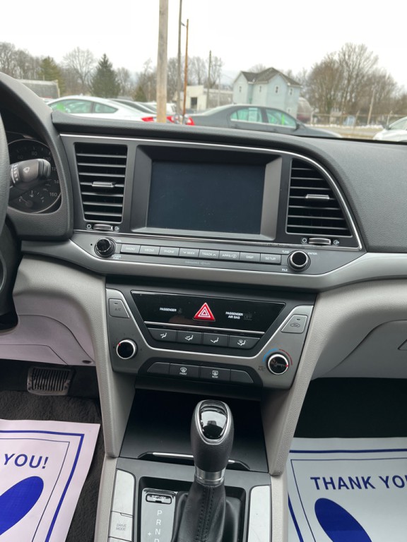 2017 Hyundai Elantra Image 10