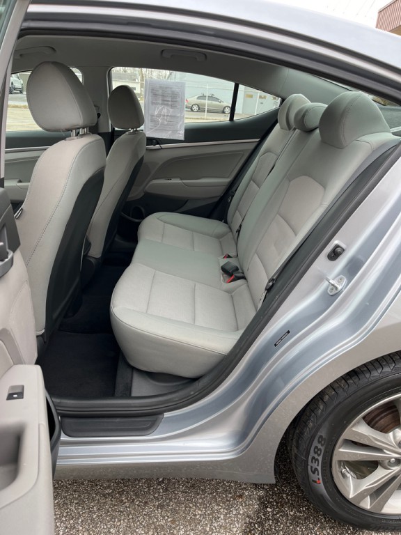 2017 Hyundai Elantra Image 12