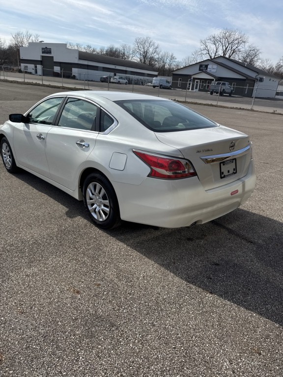 2015 Nissan Altima Image 4