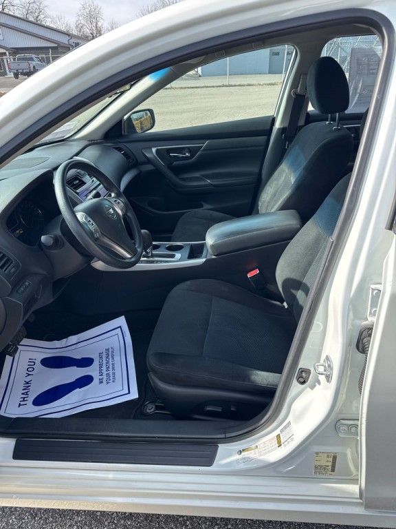 2015 Nissan Altima Image 9