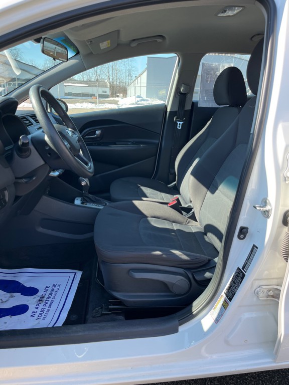 2015 Kia Rio Image 11