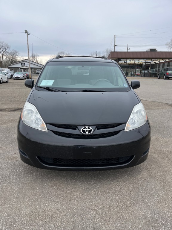 2008 Toyota Sienna Image 2
