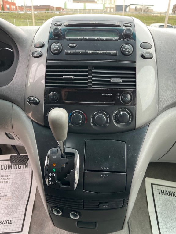 2008 Toyota Sienna Image 11