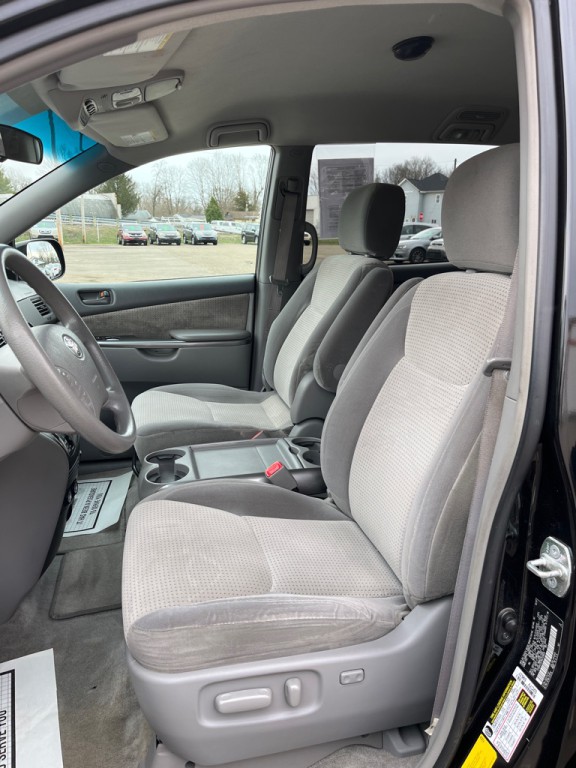 2008 Toyota Sienna Image 12
