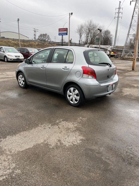 2010 Toyota Yaris Image 5