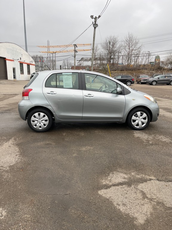 2010 Toyota Yaris Image 8