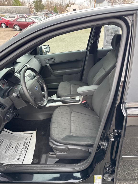 2010 Ford Focus Image 9