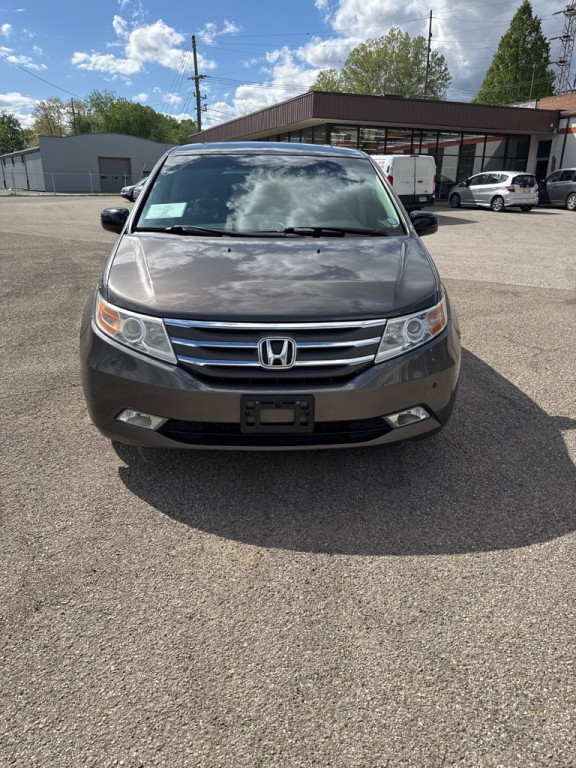 2011 Honda Odyssey Image 2