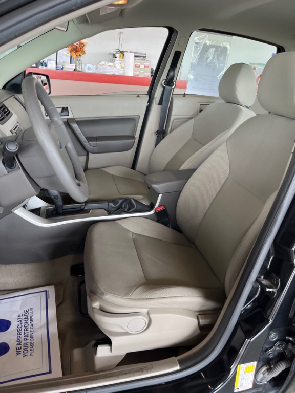 2010 Ford Focus Image 11