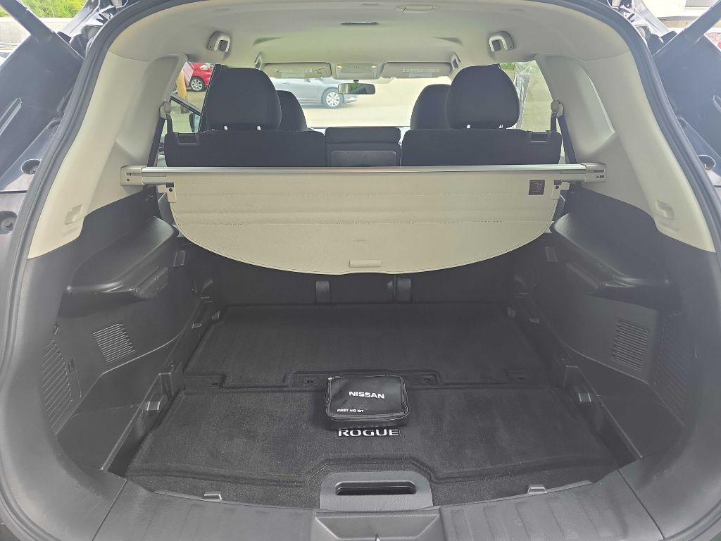 2018 Nissan Rogue Image 12