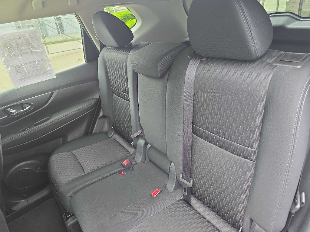 2018 Nissan Rogue Image 11