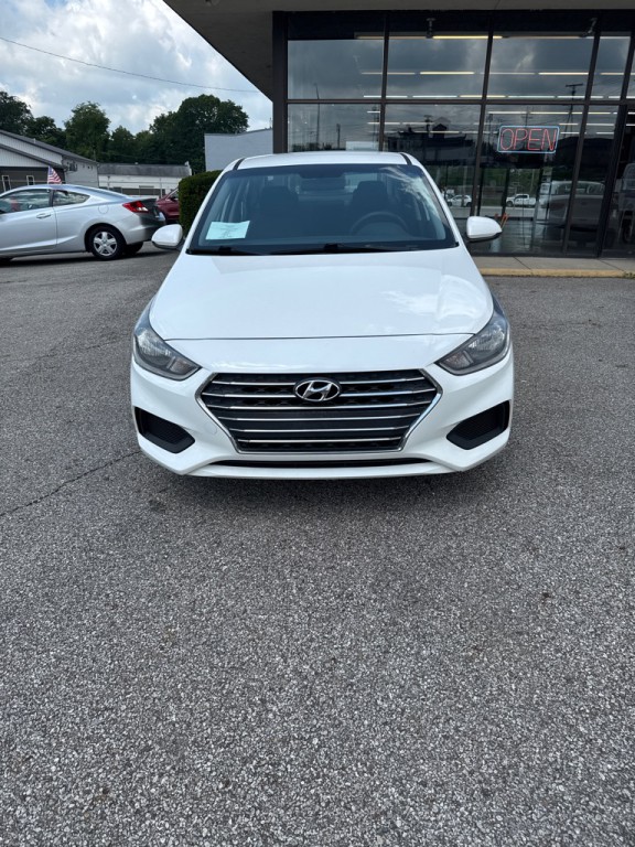 2019 Hyundai Accent Image 2