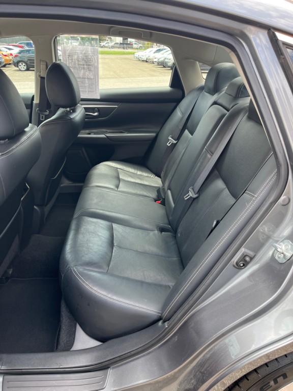 2018 Nissan Altima Image 12
