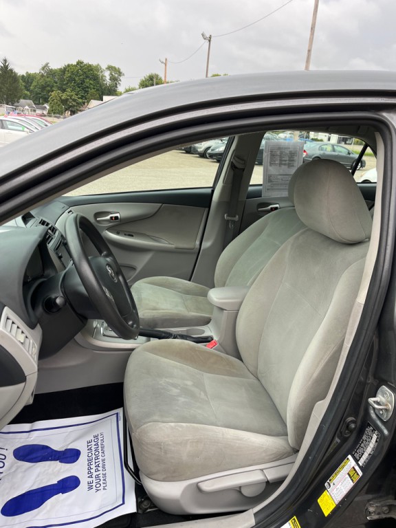 2013 Toyota Corolla Image 11