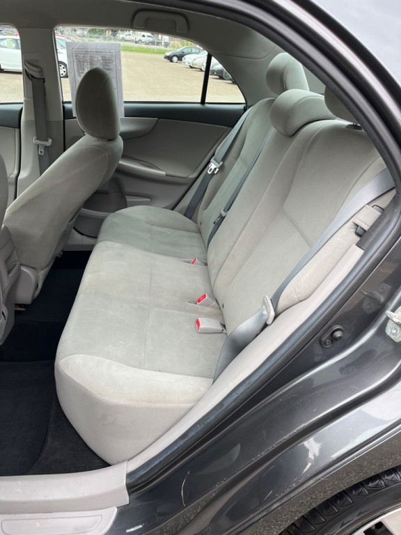 2013 Toyota Corolla Image 12