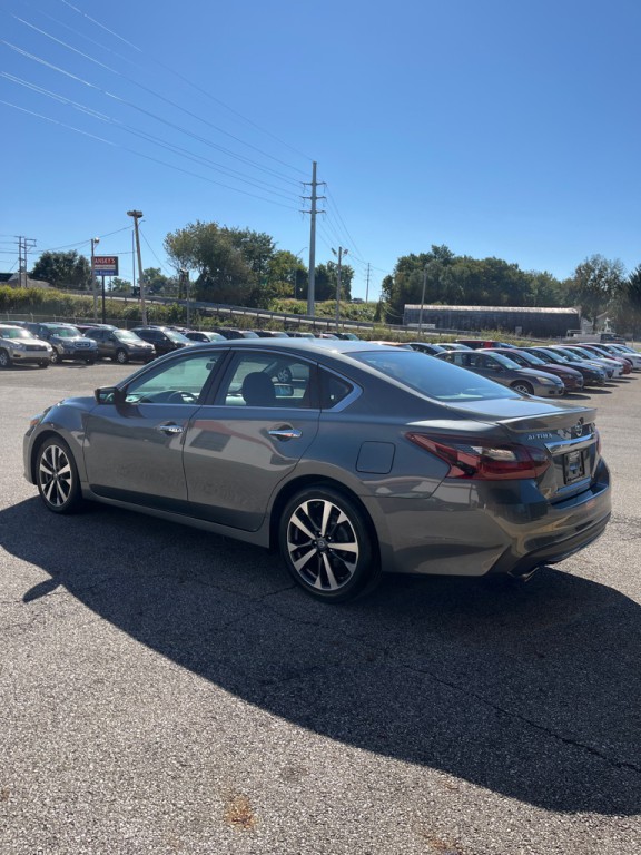 2017 Nissan Altima Image 5