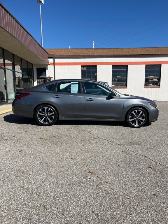 2017 Nissan Altima Image 8
