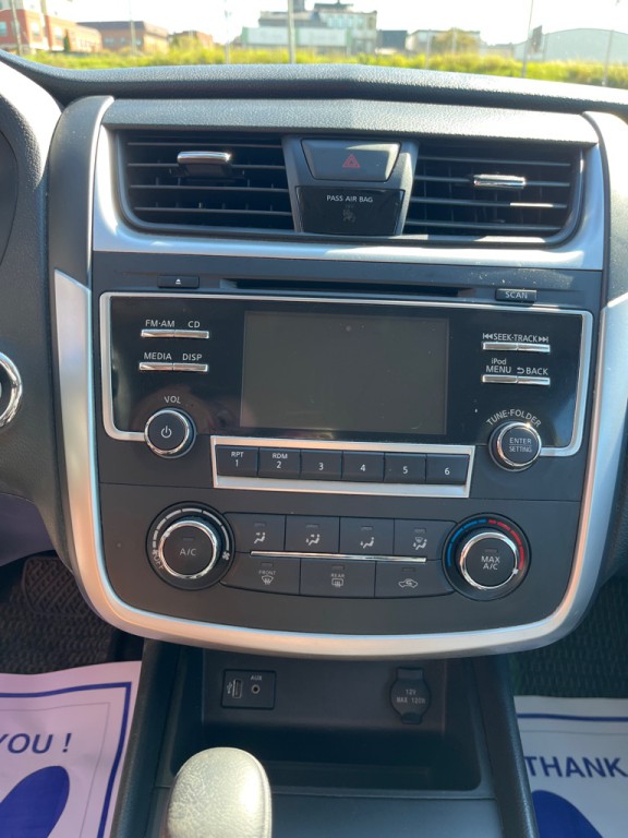2017 Nissan Altima Image 10
