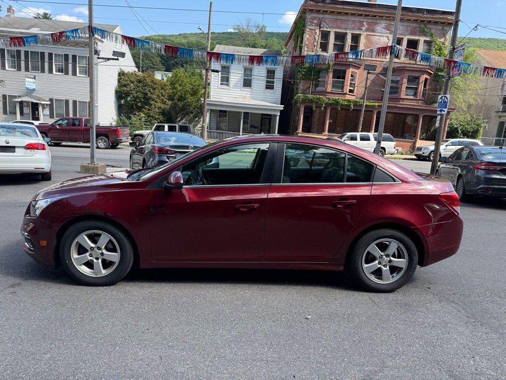 2015 Chevrolet Cruze Image 2