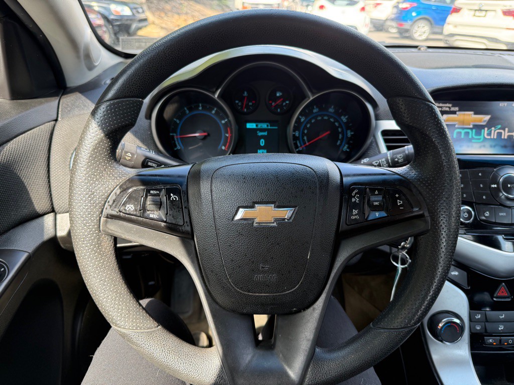2015 Chevrolet Cruze Image 12