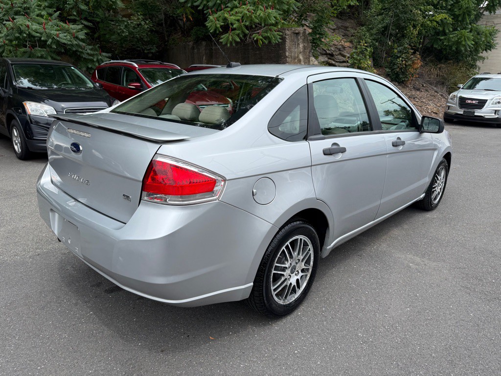 2010 Ford Focus Image 5