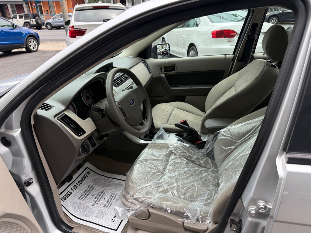 2010 Ford Focus Image 9