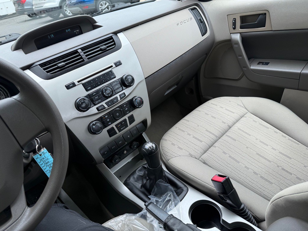 2010 Ford Focus Image 12