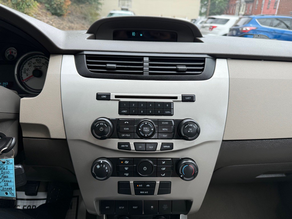2010 Ford Focus Image 13