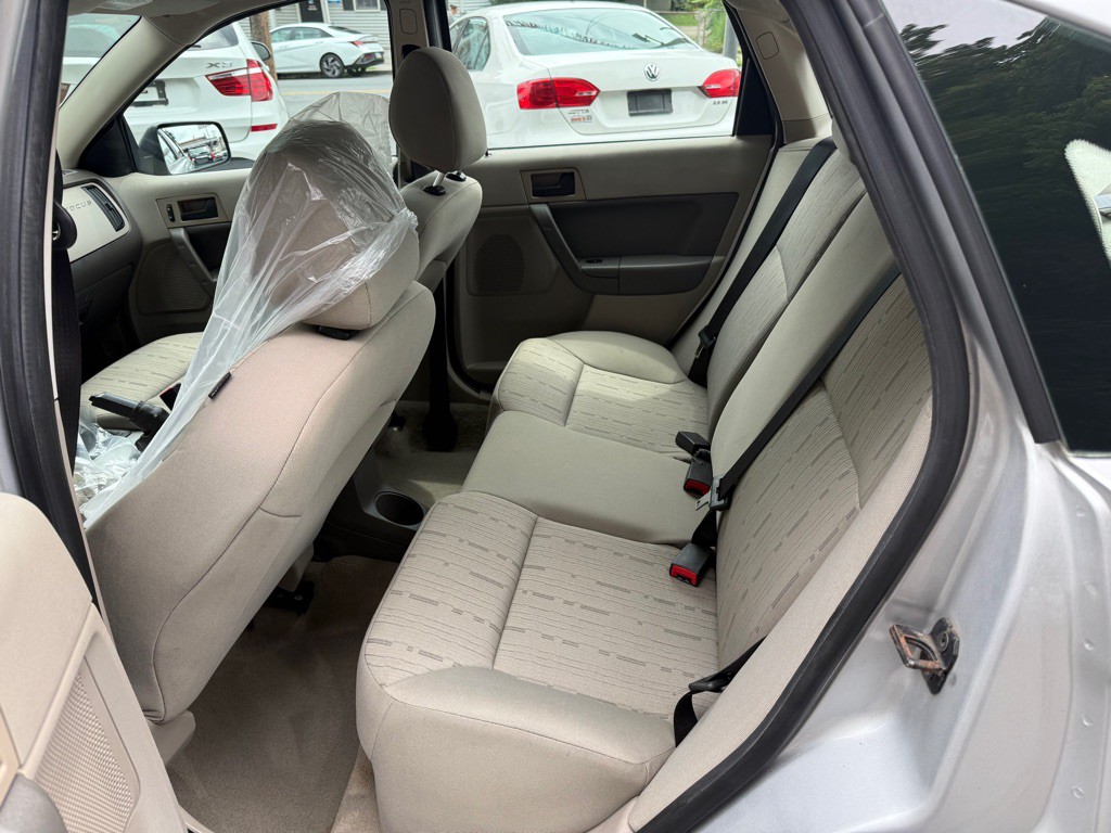 2010 Ford Focus Image 15