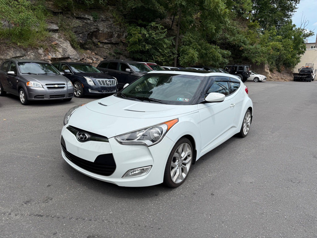 2013 Hyundai Veloster Image 1