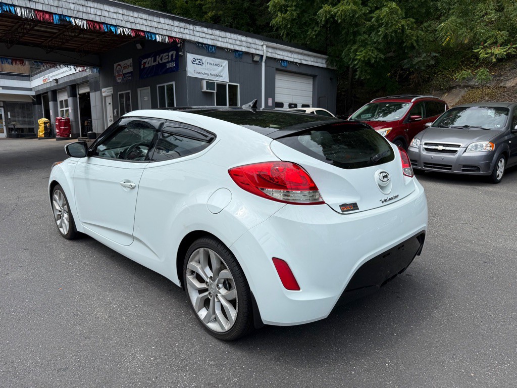 2013 Hyundai Veloster Image 3